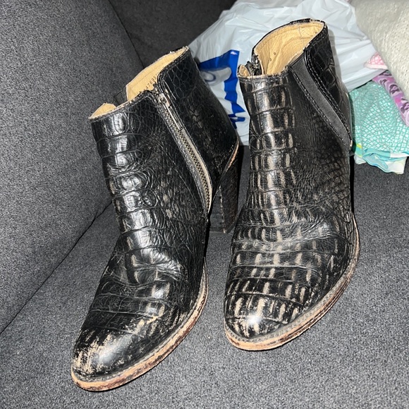 Frye  booties boots - Picture 2 of 7